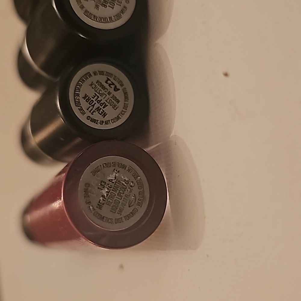 MAC LIPSTICK AND GLOSS - Picture 3 of 8
